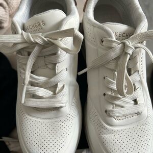 Women’s uno wedge sketchers